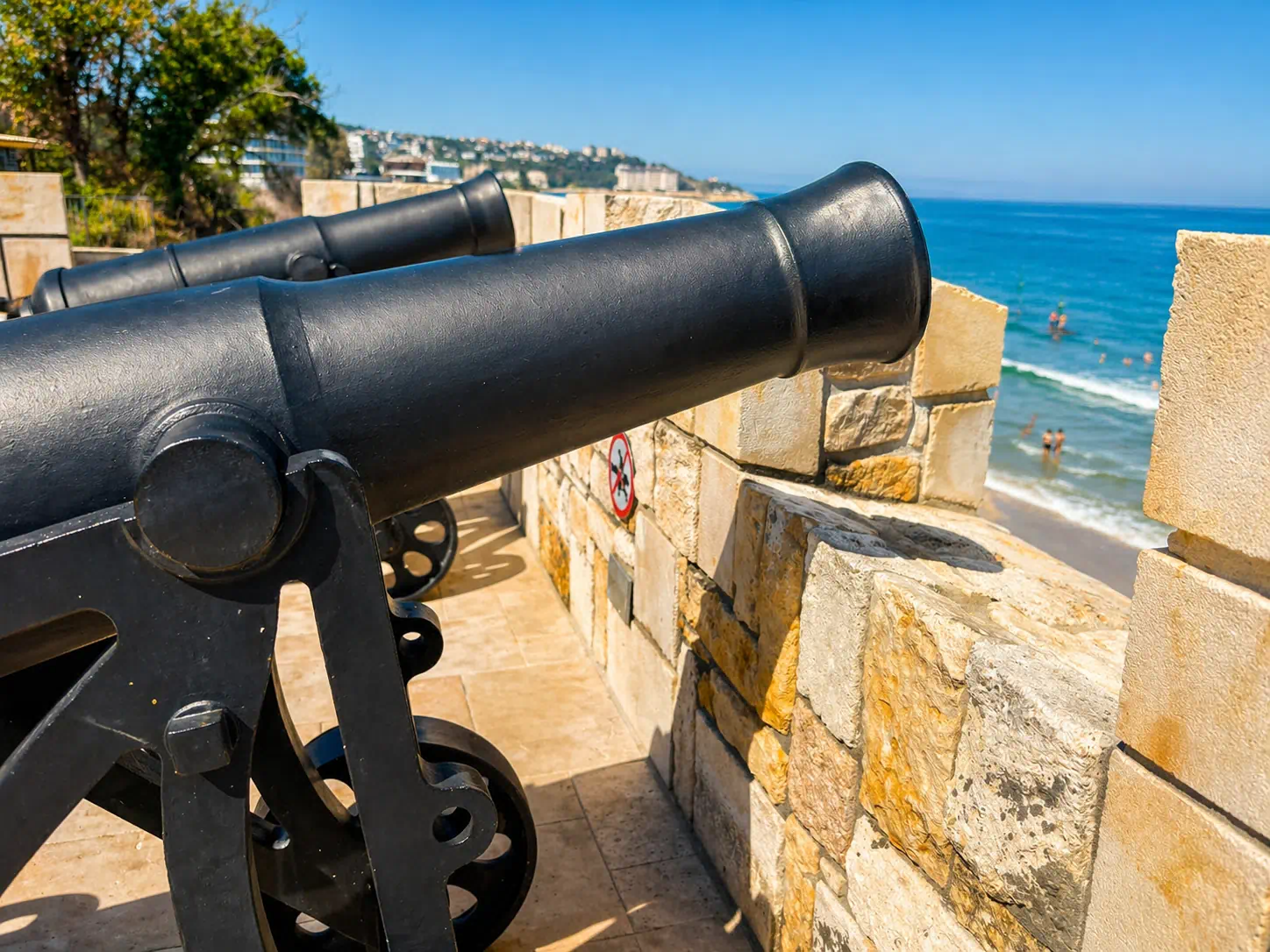 Historischer Küstenblick am Schwarzen Meer nahe Azur Panorama